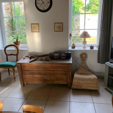 Busset Liages Situe Dans Le Bourbonnais 1 Chambres Lit Double Et Un Clic Clac المظهر الخارجي الصورة