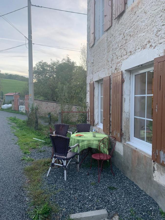 Busset Liages Situe Dans Le Bourbonnais 1 Chambres Lit Double Et Un Clic Clac المظهر الخارجي الصورة