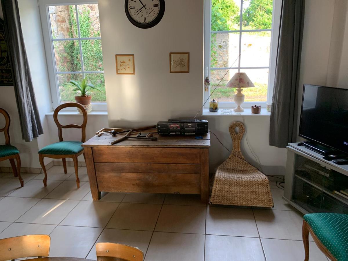 Busset Liages Situe Dans Le Bourbonnais 1 Chambres Lit Double Et Un Clic Clac المظهر الخارجي الصورة